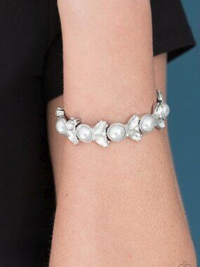 Paparazzi Jewelry Accessories - Opulent Oasis - White Bracelet - Vintage